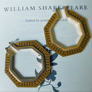 Laser cut leather geometric‎ & gold hoops nwt